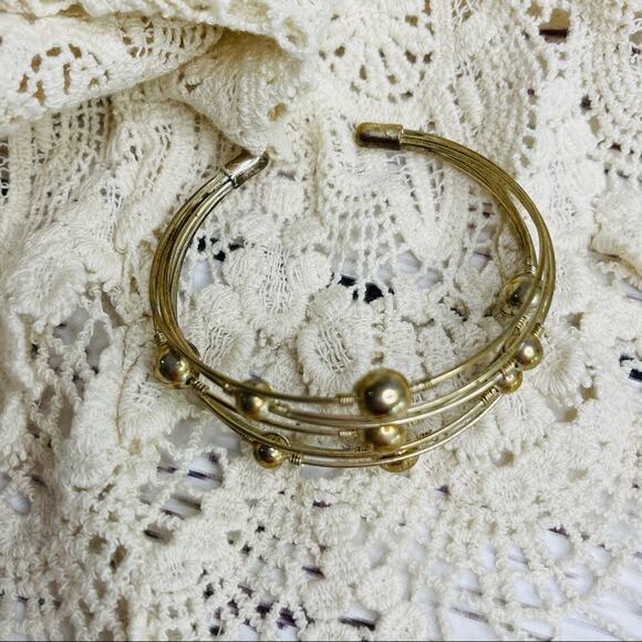 Gold color bracelet thin bands and beads - Picture 2 of 7